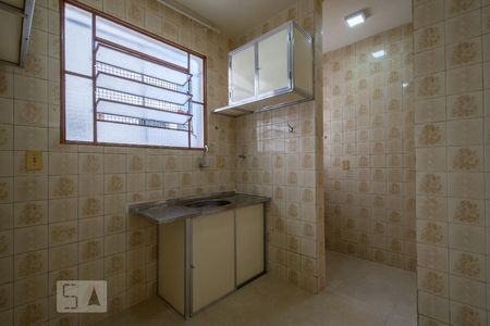 Cozinha de apartamento à venda com 2 quartos, 48m² em Sagrada Família, Belo Horizonte