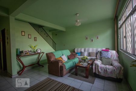 Sala de TV de casa à venda com 5 quartos, 220m² em Penha, Rio de Janeiro