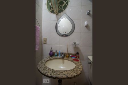 Lavabo de casa à venda com 5 quartos, 220m² em Penha, Rio de Janeiro