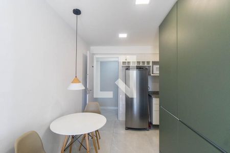 Sala/Quarto de apartamento para alugar com 1 quarto, 27m² em Alto da Rua Xv, Curitiba