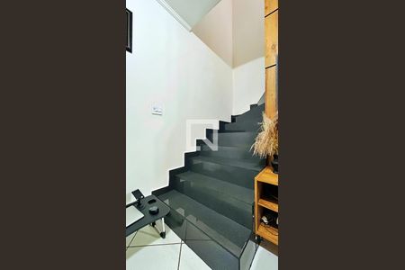 Escada de casa à venda com 2 quartos, 230m² em Santa Clara, Guarulhos
