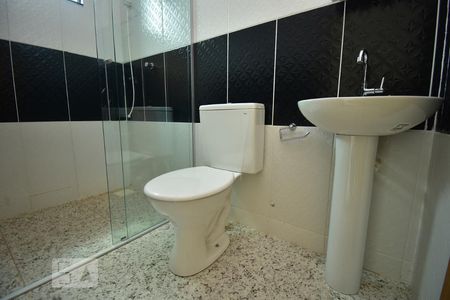 Banheiro da Suíte de apartamento para alugar com 2 quartos, 70m² em Setor Habitacional Vicente Pires, Brasília