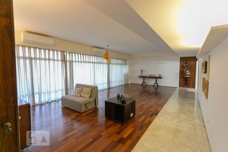 Apartamento para alugar com 370m², 4 quartos e 2 vagasSala