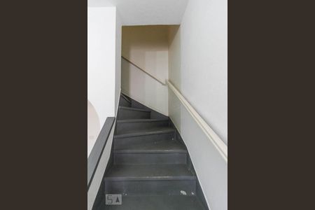 escada de casa para alugar com 2 quartos, 103m² em Tatuapé, São Paulo