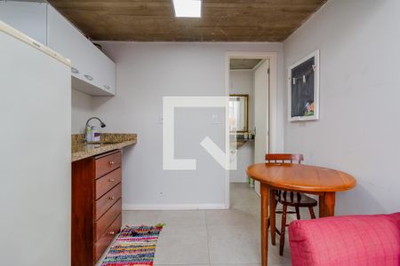 Sala/Cozinha de casa de condomínio para alugar com 1 quarto, 24m² em Azenha, Porto Alegre