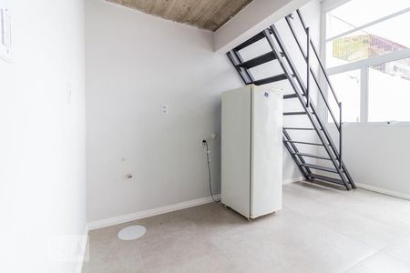 Cozinha de kitnet/studio para alugar com 1 quarto, 24m² em Azenha, Porto Alegre