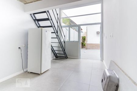 Cozinha de kitnet/studio para alugar com 1 quarto, 24m² em Azenha, Porto Alegre