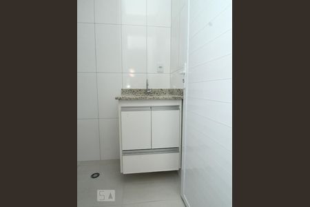 Banheiro de kitnet/studio para alugar com 1 quarto, 30m² em Vila Baruel, São Paulo