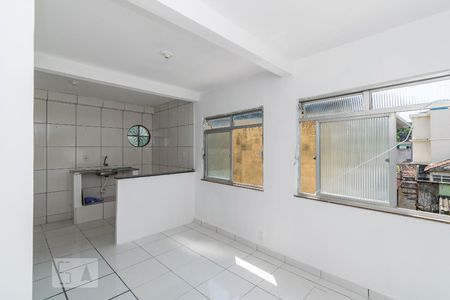 Sala de casa para alugar com 2 quartos, 60m² em Irajá, Rio de Janeiro