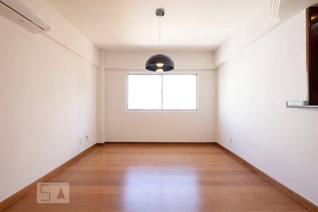 Sala de apartamento à venda com 2 quartos, 145m² em Vila Madalena, São Paulo
