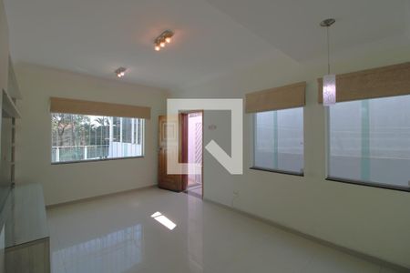 Sala de casa à venda com 3 quartos, 200m² em Vila Inglesa, São Paulo