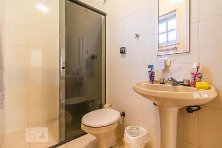 Casa de condomínio à venda com 300m², 4 quartos e 6 vagas Casa de condomínio à venda com 300m², 4 quartos e 6 vagasBanheiro do Quarto 3