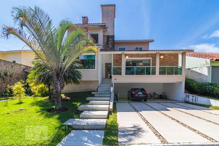 Casa de condomínio à venda com 300m², 4 quartos e 6 vagas Casa de condomínio à venda com 300m², 4 quartos e 6 vagasFachada