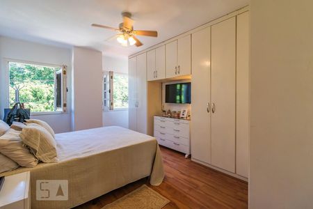 Casa de condomínio à venda com 300m², 4 quartos e 6 vagas Casa de condomínio à venda com 300m², 4 quartos e 6 vagasQuarto 1