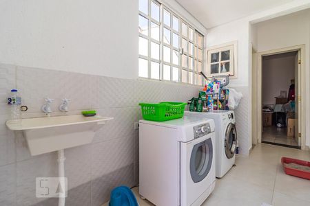 Casa de condomínio à venda com 300m², 4 quartos e 6 vagas Casa de condomínio à venda com 300m², 4 quartos e 6 vagasÁrea de Serviço