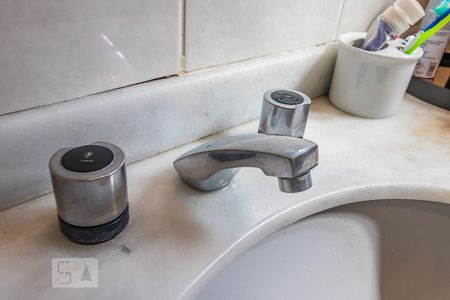 Casa de condomínio à venda com 300m², 4 quartos e 6 vagas Casa de condomínio à venda com 300m², 4 quartos e 6 vagasBanheiro do Quarto 1