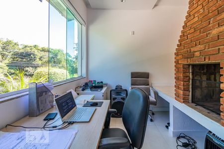 Casa de condomínio à venda com 300m², 4 quartos e 6 vagas Casa de condomínio à venda com 300m², 4 quartos e 6 vagasEscritório