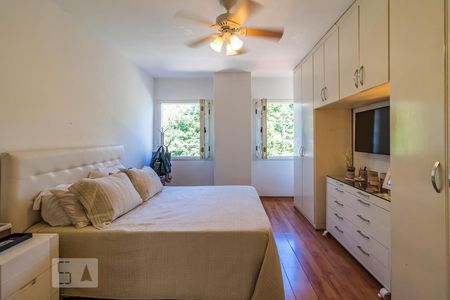 Casa de condomínio à venda com 300m², 4 quartos e 6 vagas Casa de condomínio à venda com 300m², 4 quartos e 6 vagasQuarto 1