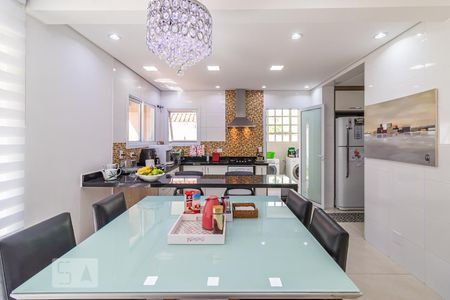 Casa de condomínio à venda com 300m², 4 quartos e 6 vagas Casa de condomínio à venda com 300m², 4 quartos e 6 vagasCozinha