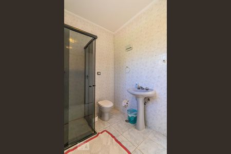 Casa de condomínio à venda com 300m², 4 quartos e 6 vagas Casa de condomínio à venda com 300m², 4 quartos e 6 vagasBanheiro