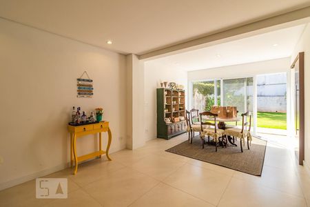 Sala de casa de condomínio à venda com 4 quartos, 300m² em Alphaville, Santana de Parnaíba