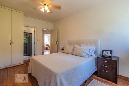 Casa de condomínio à venda com 300m², 4 quartos e 6 vagas Casa de condomínio à venda com 300m², 4 quartos e 6 vagasQuarto 1