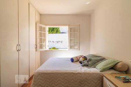 Casa de condomínio à venda com 300m², 4 quartos e 6 vagas Casa de condomínio à venda com 300m², 4 quartos e 6 vagasQuarto 4