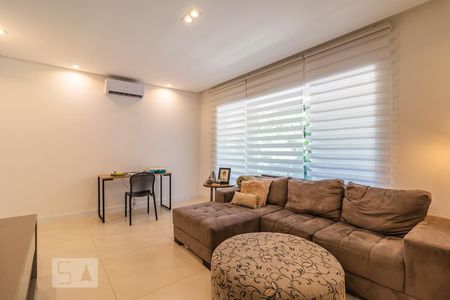 Sala de TV de casa de condomínio à venda com 4 quartos, 300m² em Alphaville, Santana de Parnaíba