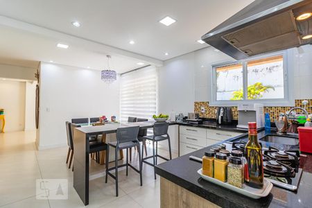 Casa de condomínio à venda com 300m², 4 quartos e 6 vagas Casa de condomínio à venda com 300m², 4 quartos e 6 vagasCozinha