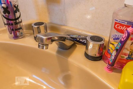 Casa de condomínio à venda com 300m², 4 quartos e 6 vagas Casa de condomínio à venda com 300m², 4 quartos e 6 vagasBanheiro do Quarto 3