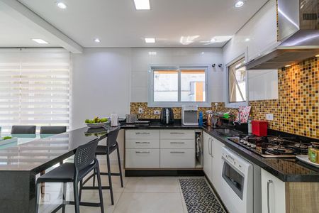 Casa de condomínio à venda com 300m², 4 quartos e 6 vagas Casa de condomínio à venda com 300m², 4 quartos e 6 vagasCozinha