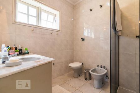 Casa de condomínio à venda com 300m², 4 quartos e 6 vagas Casa de condomínio à venda com 300m², 4 quartos e 6 vagasBanheiro do Quarto 1