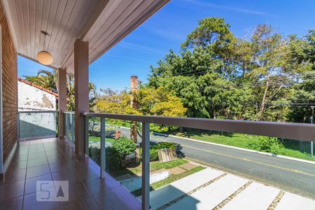 Casa de condomínio à venda com 300m², 4 quartos e 6 vagas Casa de condomínio à venda com 300m², 4 quartos e 6 vagasVaranda do Corredor