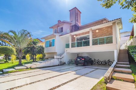 Casa de condomínio à venda com 300m², 4 quartos e 6 vagas Casa de condomínio à venda com 300m², 4 quartos e 6 vagasFachada