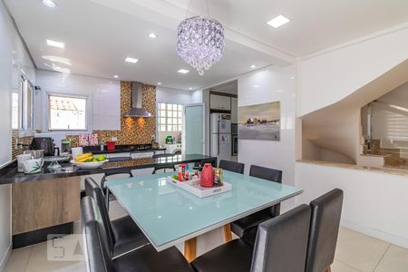 Casa de condomínio à venda com 300m², 4 quartos e 6 vagas Casa de condomínio à venda com 300m², 4 quartos e 6 vagasCozinha