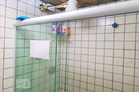 Banheiro de casa para alugar com 1 quarto, 37m² em Higienópolis, Rio de Janeiro
