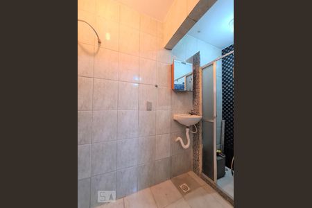 Banheiro de casa para alugar com 1 quarto, 33m² em Higienópolis, Rio de Janeiro