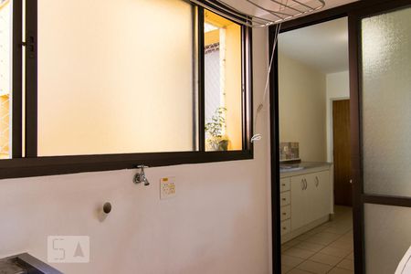 Apartamento à venda com 82m², 3 quartos e 2 vagas Apartamento à venda com 82m², 3 quartos e 2 vagasÁrea de Serviço