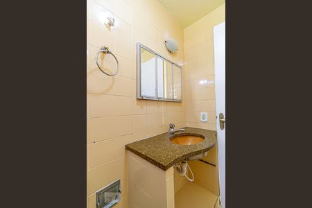 Banheiro de apartamento para alugar com 2 quartos, 52m² em Jacarepaguá, Rio de Janeiro