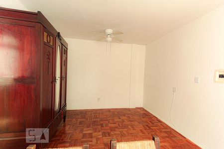 Sala/Quarto de kitnet/studio à venda com 1 quarto, 40m² em Centro Histórico, Porto Alegre