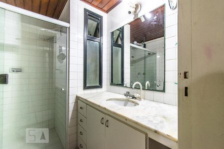 Banheiro de kitnet/studio para alugar com 1 quarto, 36m² em Itapuã, Salvador