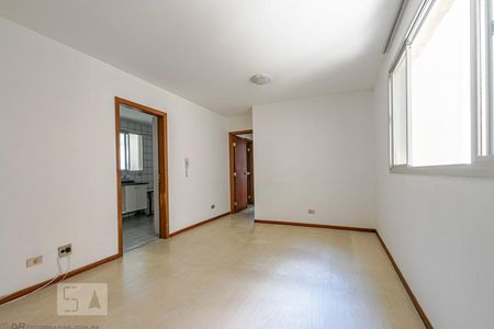 Sala de Estar de apartamento para alugar com 2 quartos, 76m² em Alto da Glória, Curitiba