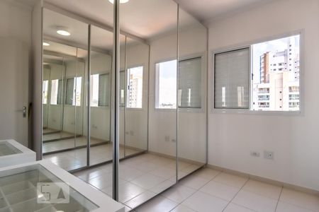 Quarto 1 de apartamento para alugar com 2 quartos, 65m² em Vila Antonieta, São Paulo