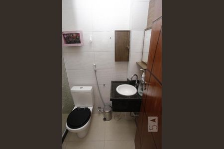 Banheiro de kitnet/studio para alugar com 1 quarto, 20m² em Tijuca, Rio de Janeiro