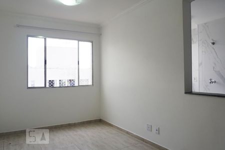Sala de apartamento para alugar com 3 quartos, 64m² em Vila Santa Teresinha, São Paulo
