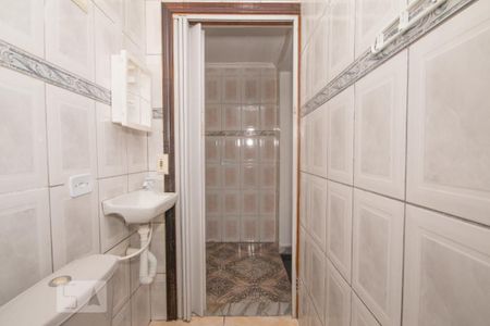 Banheiro de casa para alugar com 1 quarto, 40m² em Vila Antonieta, São Paulo