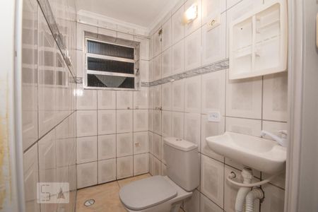 Banheiro de casa para alugar com 1 quarto, 40m² em Vila Antonieta, São Paulo