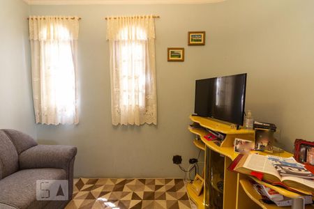 Sala de TV de casa à venda com 4 quartos, 178m² em Bussocaba, Osasco