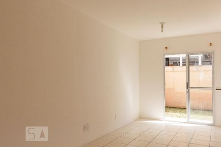 Sala de casa de condomínio para alugar com 3 quartos, 80m² em Vargem Pequena, Rio de Janeiro