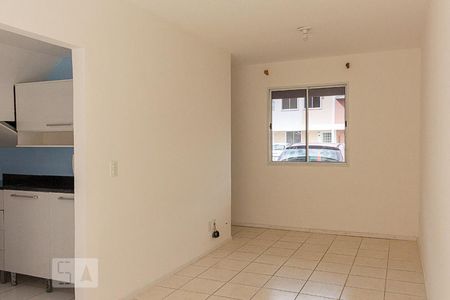 Sala de casa de condomínio para alugar com 3 quartos, 80m² em Vargem Pequena, Rio de Janeiro